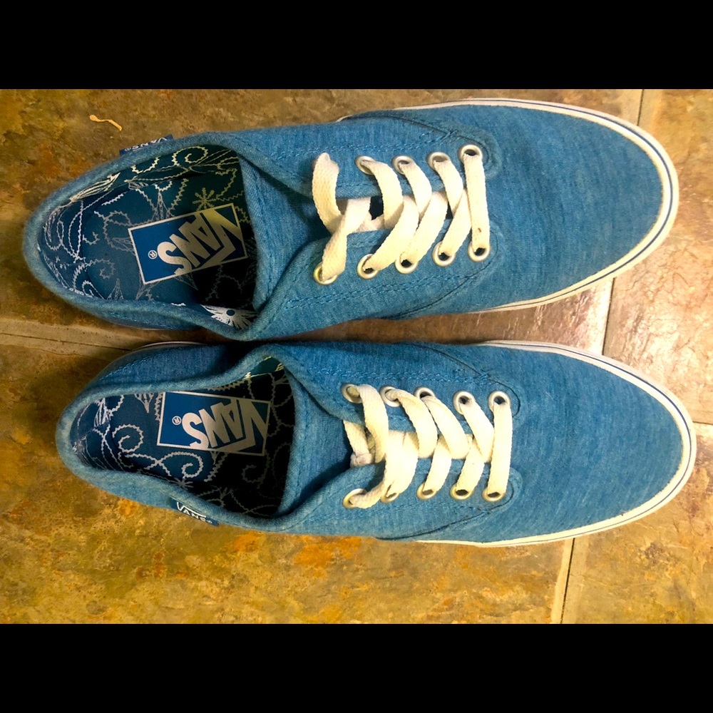 Van’s Chambray color. Women’s size 8. Worn 3-4 times.